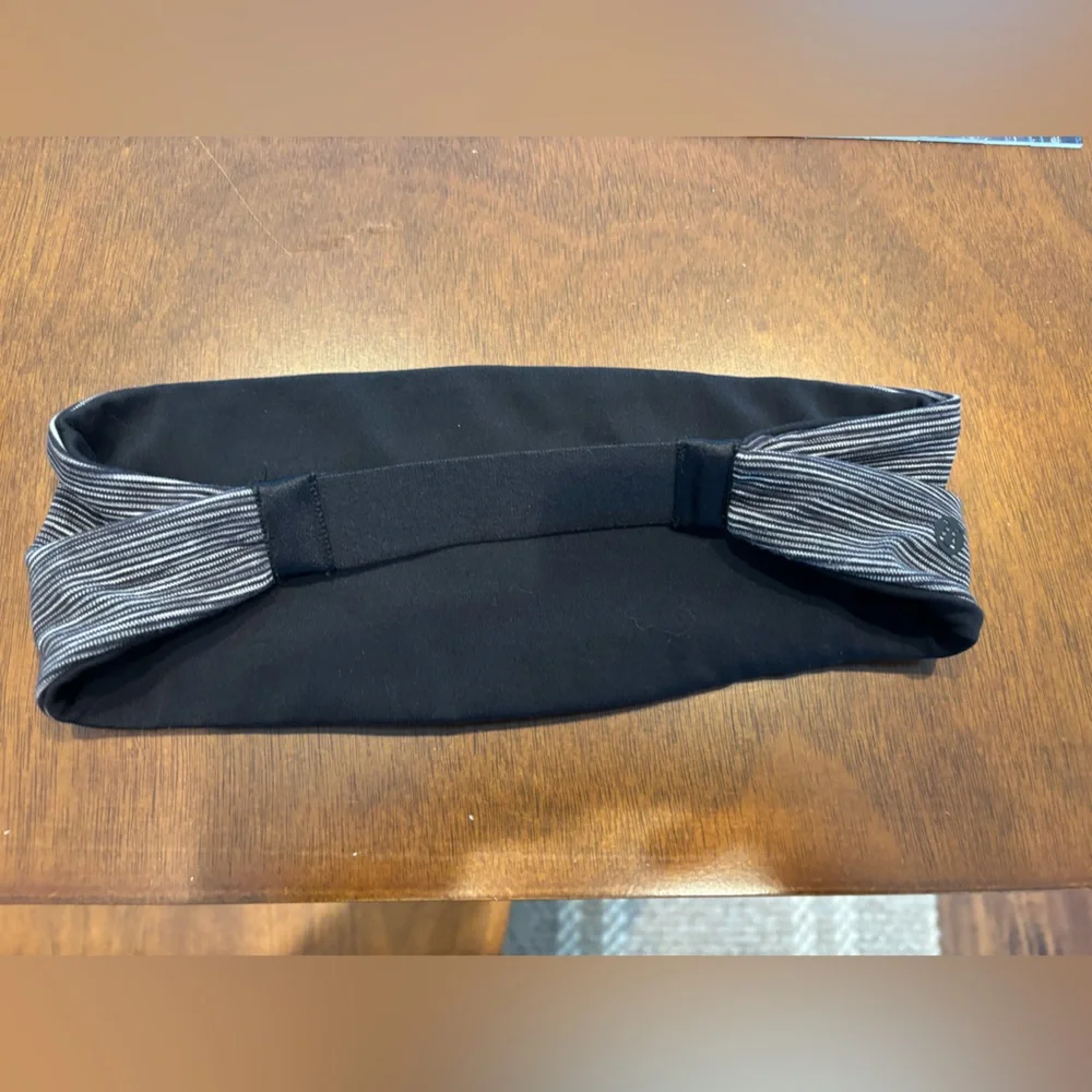 lululemon athletica Black and White Striped Headband reversible - Picture 3 of 3